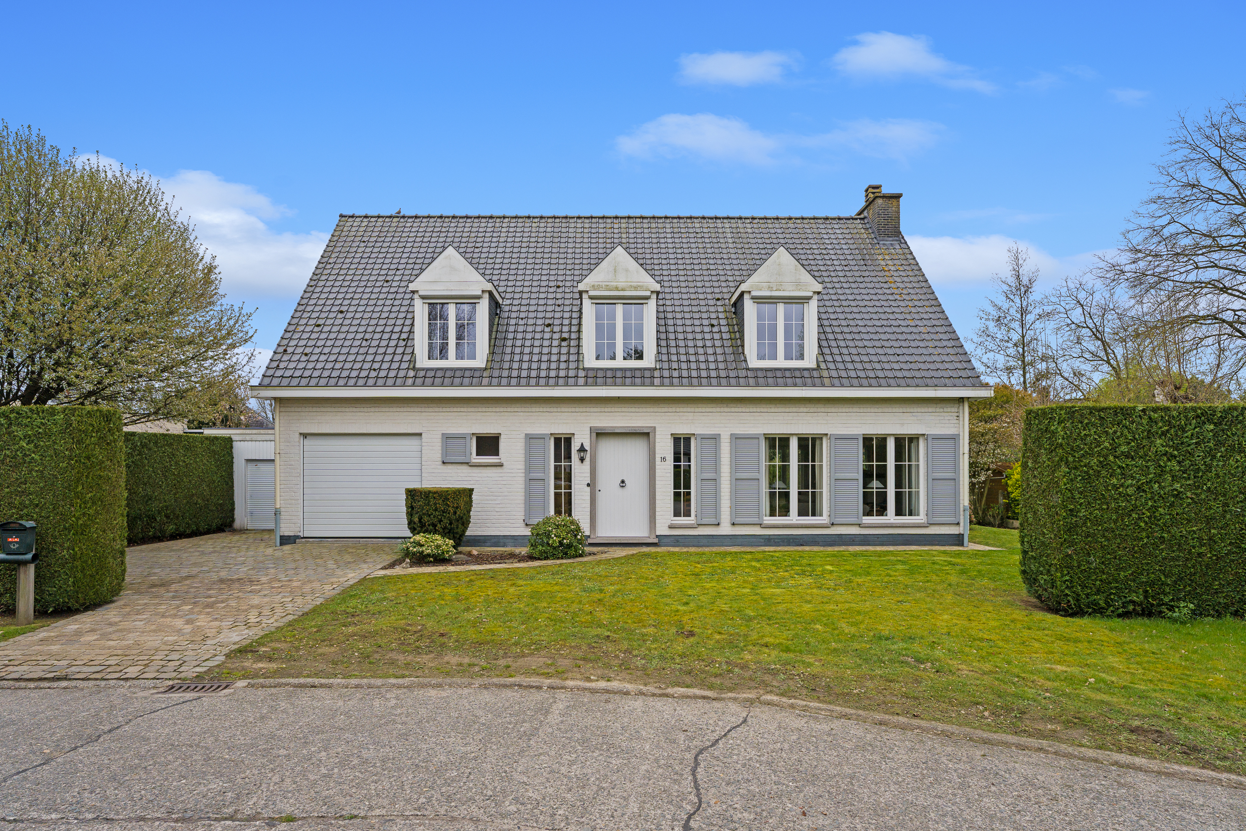 House for sale in Deinze with 4 bedrooms - photo 1