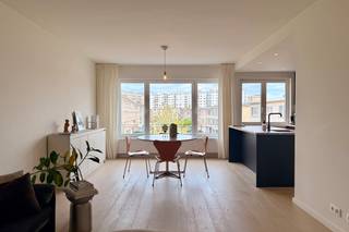 Dit bemeubeld appartement is totaal gerenoveerd in 2022 met hoogwaardige materialen en dat voel je meteen. Geen kluslijst, geen verrassingen,...