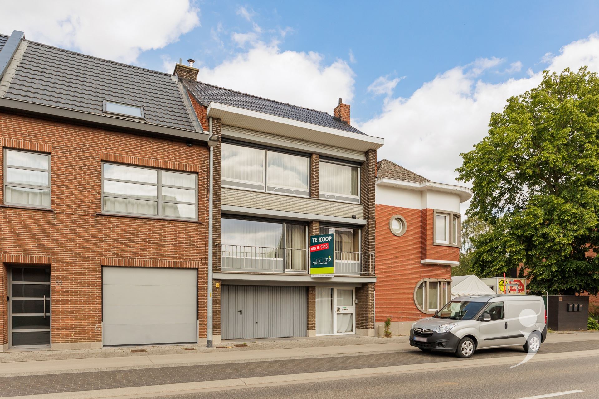 Ruime stadswoning met uitzonderlijke tuin van + 13 are - foto 2