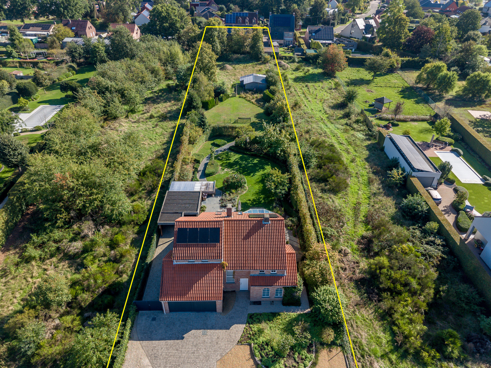 Instapklare woning op prachtig perceel van bijna 27 are! - foto 2