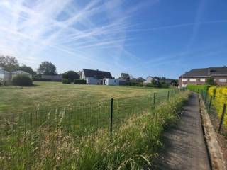 Perceel bouwgrond (7are59ca) met een uitstekende ligging voor een open bebouwing. Mogelijkheid om een woning van +/-250m2 te bouwen. Gevel: 6,71m/ gelijkvloers: 15m/ verdiep: 12m<br />De bouwgrond is centraal gelegen in een residentiële buurt, op enkele minuten van Wolvertem en Londerzeel centrum. Uitstekende verbinding Brussel-Ring-Antwerpen.