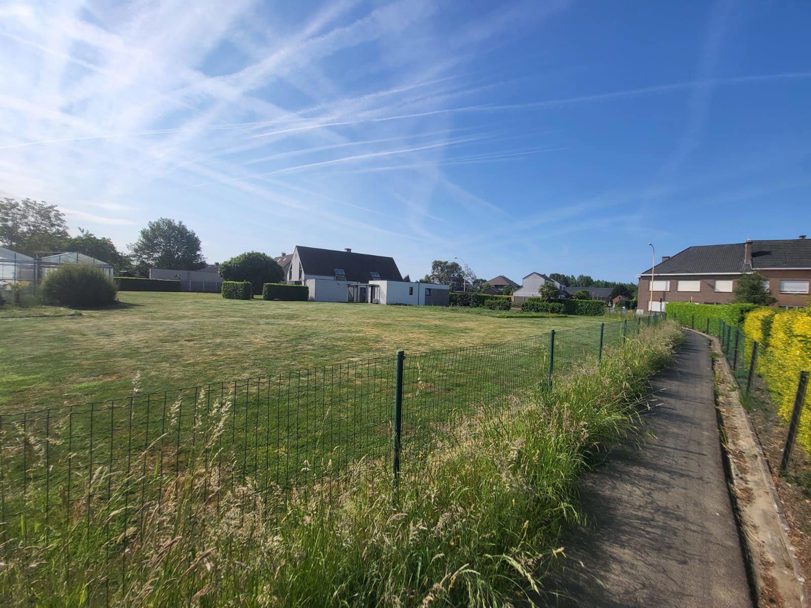 Bouwgrond voor open bebouwing te koop! - foto 1