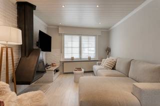 Deze recent gerenoveerde woning combineert comfort, stijl en functionaliteit op een doordachte manier. Bij het binnenkomen word je verwelkomd in...