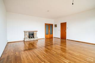 We Invest is pleased to offer this spacious 1,234 sq ft apartment in need of updating, ideally located at 3 Avenue des Neuf Provinces, on the...