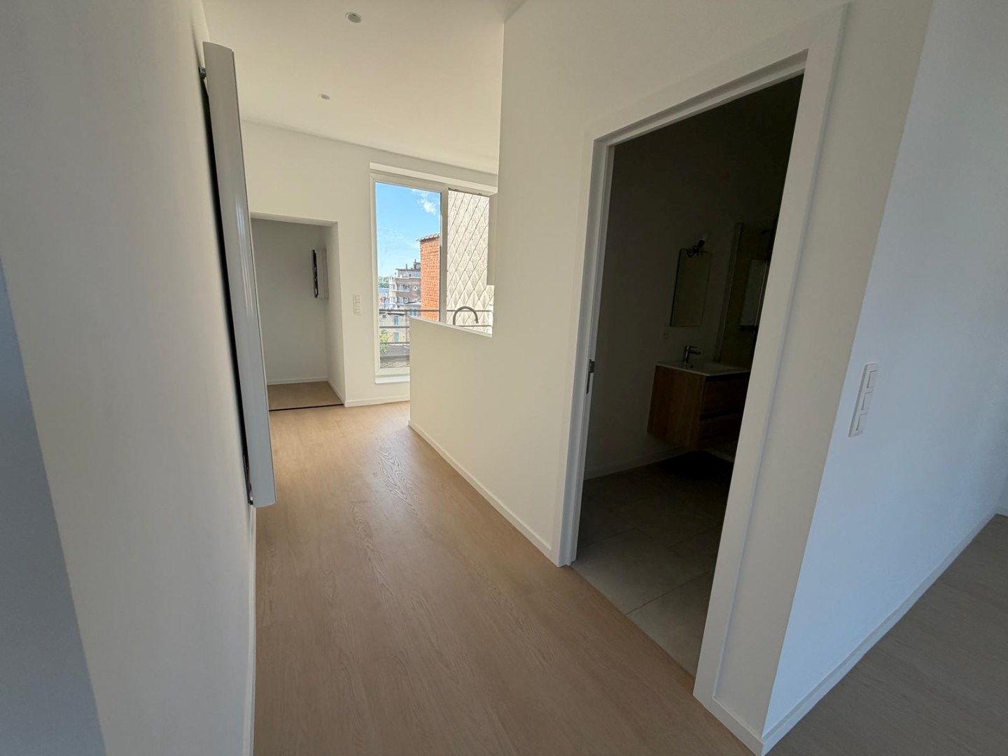 Vernieuwd appartement in het hart van Schaarbeek - foto 1