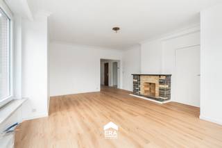 <p>Neem vandaag nog contact op met Sara De Maeyer voor een bezoek via: https://mijnhuurprofiel.be/property/dcb519e1-9ede-44d0-9347-49e2accb1123</p><p><br /></p><p><strong>Comfortabel appartement in Strombeek-Bever</strong></p><p>Dit appartement combineert een praktische indeling met een centrale ligging in Strombeek-Bever (Grimbergen). Dankzij de nabijheid van scholen, parken, winkels en belangrijke verbindingswegen geniet u hier van een vlotte bereikbaarheid en alle dagelijkse voorzieningen binnen handbereik. Het appartement beschikt bovendien over een privatieve kelder en een ruime garage, wat extra comfort en opslagruimte biedt. Met een EPC-label B is dit ook een energiezuinige keuze.</p><p><br /></p><p><strong>Belangrijkste ruimtes:</strong></p><ul><li>Woonkamer (26 m²) met aangename lichtinval</li><li>Keuken (11 m²) uitgerust met dampkap en koelkast</li><li>Slaapkamer (16 m² &amp; 7 m²)</li><li>Bureel (7 m²) ideaal als thuiswerkruimte</li><li>Badkamer (5 m²) met aansluiting voor droogkast</li><li>Terras (3 m²) voor een buitenmomentje</li><li>Garage (18 m²) met extra parkeergelegenheid en bergruimte</li><li>Private kelder (4 m²)</li></ul><p><strong>Troeven:</strong></p><ul><li>Centrale ligging nabij park, scholen en invalswegen</li><li>Inclusief privatieve garage en kelder</li><li>Energiezuinig appartement met EPC-label B</li></ul><p><strong>Maandelijkse kosten</strong>: € 70 (voor onderhoud gemene delen, etc)</p><p><br /></p><p>JOUW DROOMAPPARTEMENT. ZO GEVONDEN!</p>