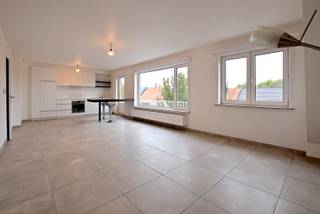 2 appartementen (gerenoveerd in 2024) mogelijk afzonderlijk te verhuren 99m² + 46m², samen 145m²! - huuropbrengst 1500 €/maand!<br />- appartement op de 3e verdieping (99 m²): met ruime leefruimte, open keuken, 3 slaapkamers, badkamer, berging en afzonderlijk toilet + 2 terrassen.<br />- appartement op de 4e verdieping (46 m²): met leefruimte, open keuken, 1 slaapkamer, badkamer en afzonderlijk toilet.<br />Er zijn 2 ruime kelderbergingen inbegrepen + een gemeenschappelijke buiten fietsenberging. Mogelijkheid tot aankoop van een afgesloten garagebox .<br />De vermelde prijs is een richtprijs, elk bod wordt overgemaakt aan de eigenaar die zich het recht voorbehoud het bod al dan niet te aanvaarden.<br />EPC: 173kwh/m UC:2167780 (Ref. NI23516)