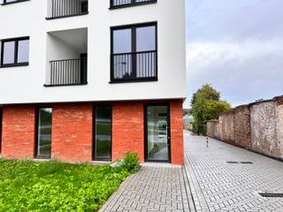 Dit leuk 2 slaapkamer appartement (121 m²) met tuin (37,20 m²) ligt op de gelijkvloerse verdieping van een nieuw gebouw gelegen nabij de oprit van...