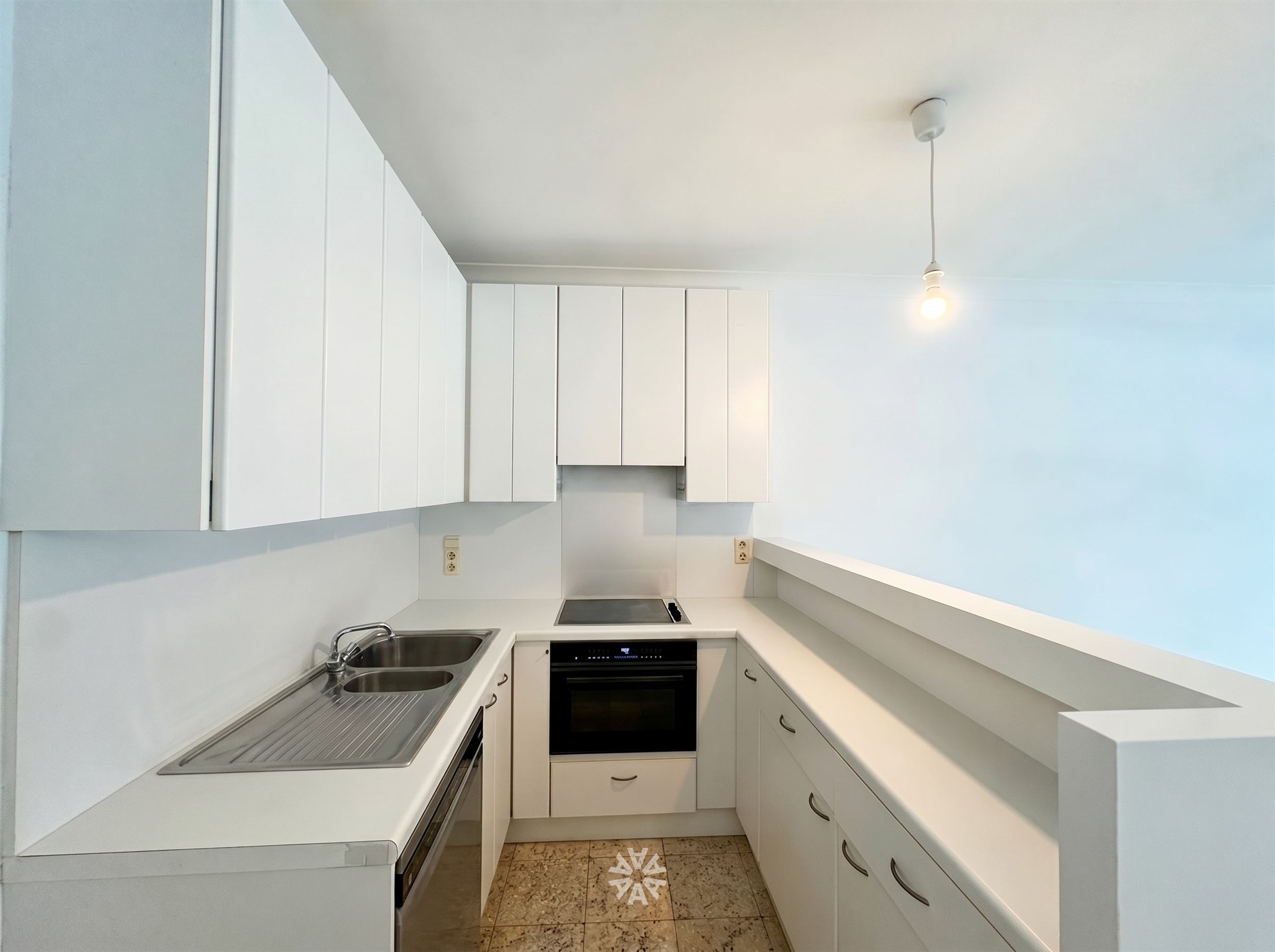 A unique opportunity in a prime location in Gen - photo 2