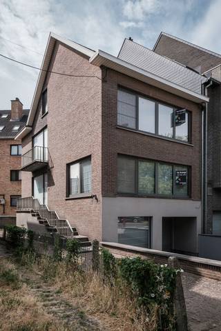 <p>Wij presenteren met trots deze charmante halfopen woning, gelegen aan de Elisabethlaan in het mooie Aarschot. Met een bewoonbare oppervlakte van 161m² biedt dit huis volop ruimte voor zowel gezinsleven als ontspanning. De woning, gebouwd in 1972, straalt een gezellige, tijdloze charme uit en dat in combinatie met de geweldige mogelijkheden die het biedt om het naar eigen wens te moderniseren. De indeling van de woning omvat een lichte woonkamer, een keuken die uitnodigt tot culinaire creaties, twee comfortabele slaapkamers en een badkamer waar je heerlijk tot rust kunt komen.</p>

<p>Met een ruime garage en een zolder zijn er talloze mogelijkheden voor opslag of misschien zelfs een hobbyruimte. Gelegen op een toplocatie nabij het centrum en station. <br /> </p>

<p>Neem gerust contact met ons op om deze woning te bezichtigen of voor meer informatie. Dirk@gysemansgroep.be.</p>