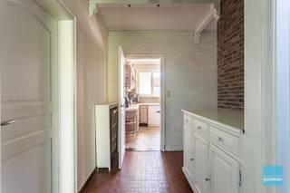 Degelijke woning met 3 slaapkamers, garage en zuidgerichte tuinIndeling: inkomhal, woonkamer, keuken, berging, apart toilet, badkamer en 3...