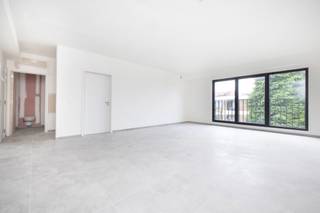 Groot appartement 76m² met een grote woonruimte (+35m²). Gelegen te Evere in een kleine gebouw met slechts 12 appartementen. Hanriot is een...