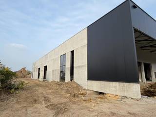 Nieuwbouw KMO park gelegen op een zicht locatie van op de A12! Deze unit heeft een oppervlakte van 385m². De opslagruimte beschikt over een...