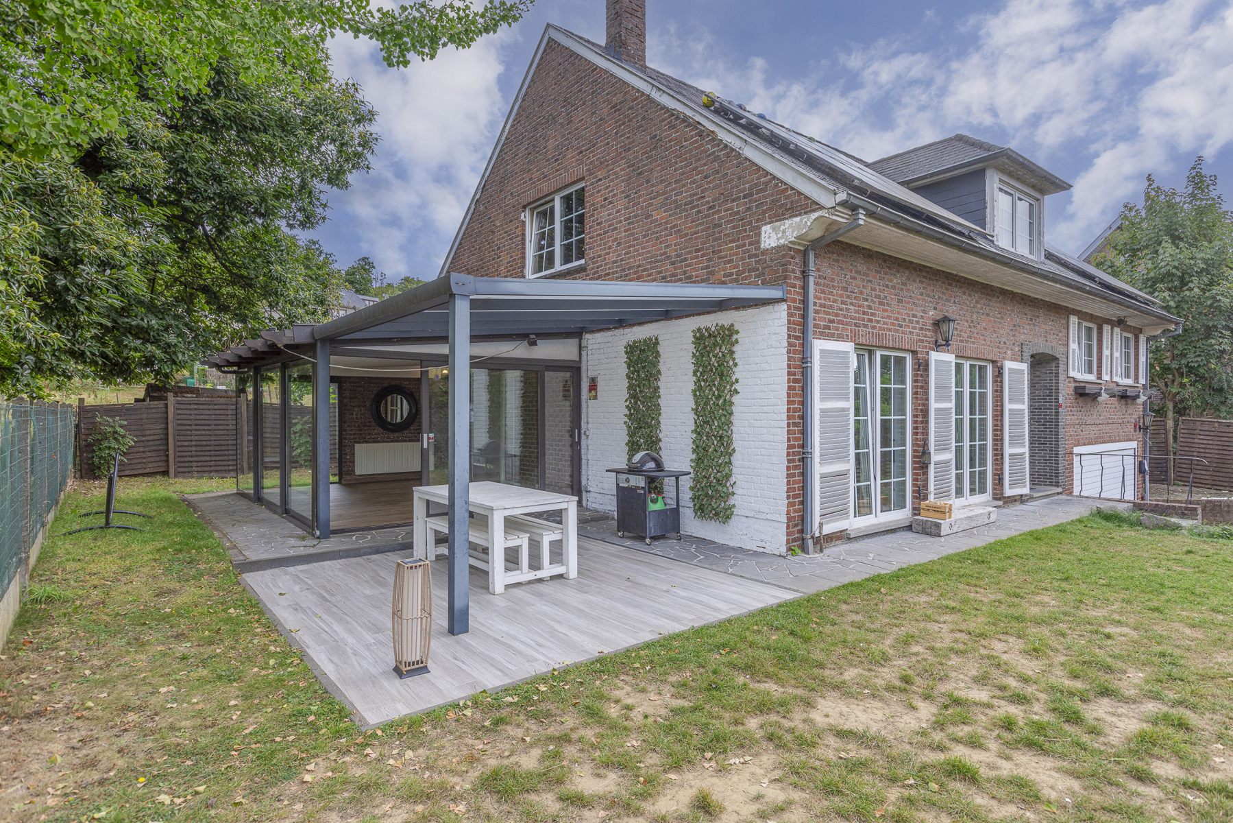 Instapklare villa met 4 slaapkamers, 2 bdks en mooi verzicht - foto 2