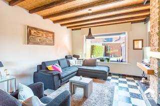 &#127969; Woning te koop in Poperinge met garage en tuinOver de woningDeze gezellige gezinswoning in de Onze-Vrouwedreef in Poperinge biedt tal van...
