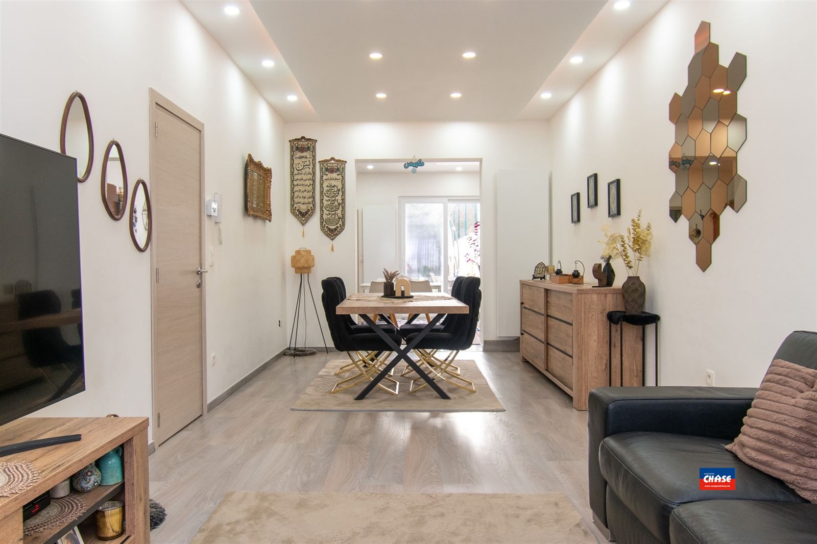 Knap gerenoveerde gezinswoning met 3 slaapkamers en tuin - foto 4