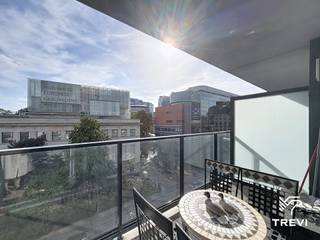 <p><strong>ETTERBEEK : </strong>Gelegen in de Europese wijk, vlakbij alle Europese instellingen, het openbaar vervoer en winkels, in het project "Belview", mooi ONGEMEUBELD appartement met 1 slaapkamer van ±67 m², gelegen op de 6e verdieping met lift. Het appartement bestaat uit een inkomhal met ingebouwde opbergkasten, een toilet, een technische ruimte, een volledig uitgeruste keuken (oven, kookplaat, dampkap, koelkast, diepvriezer en vaatwasser), een woonkamer van ±17 m², een zuidgericht terras van ±5 m² en een slaapkamer van ±14 m² met aangrenzende badkamer voorzien van een wasmachine en droogkast. Een kelder nr. 46 en een overdekte parkeerplaats nr. 29 zijn inbegrepen. Kosten: forfait van 100€/maand voor de gemeenschappelijke delen, plus een voorschot van 90€/maand voor warm water en verwarming. Eenmalige verhuisvergoeding van 50€ en 100€/jaar voor de afstand van verhaalverzekering. EPC: B+ Beschikbaar vanaf 01/11/2026.</p>
<p></p>
<p><u>Op de 6e verdieping</u> :</p>
<ul>
<li>Inkomhal met ingebouwde kasten</li>
<li>Toilet</li>
<li>Technische ruimte</li>
<li>Volledig uitgeruste keuken (oven, kookplaat, dampkap, koelkast, diepvriezer en vaatwasser)</li>
<li>Woonkamer ±17 m²</li>
<li>Zuidgericht terras ±5 m²</li>
<li>Slaapkamer ±14 m² met aangrenzende badkamer, wasmachine en droogkast</li>
</ul>
<p><br />Kelder nr. 46 en overdekte parkeerplaats nr. 29 inbegrepen.</p>