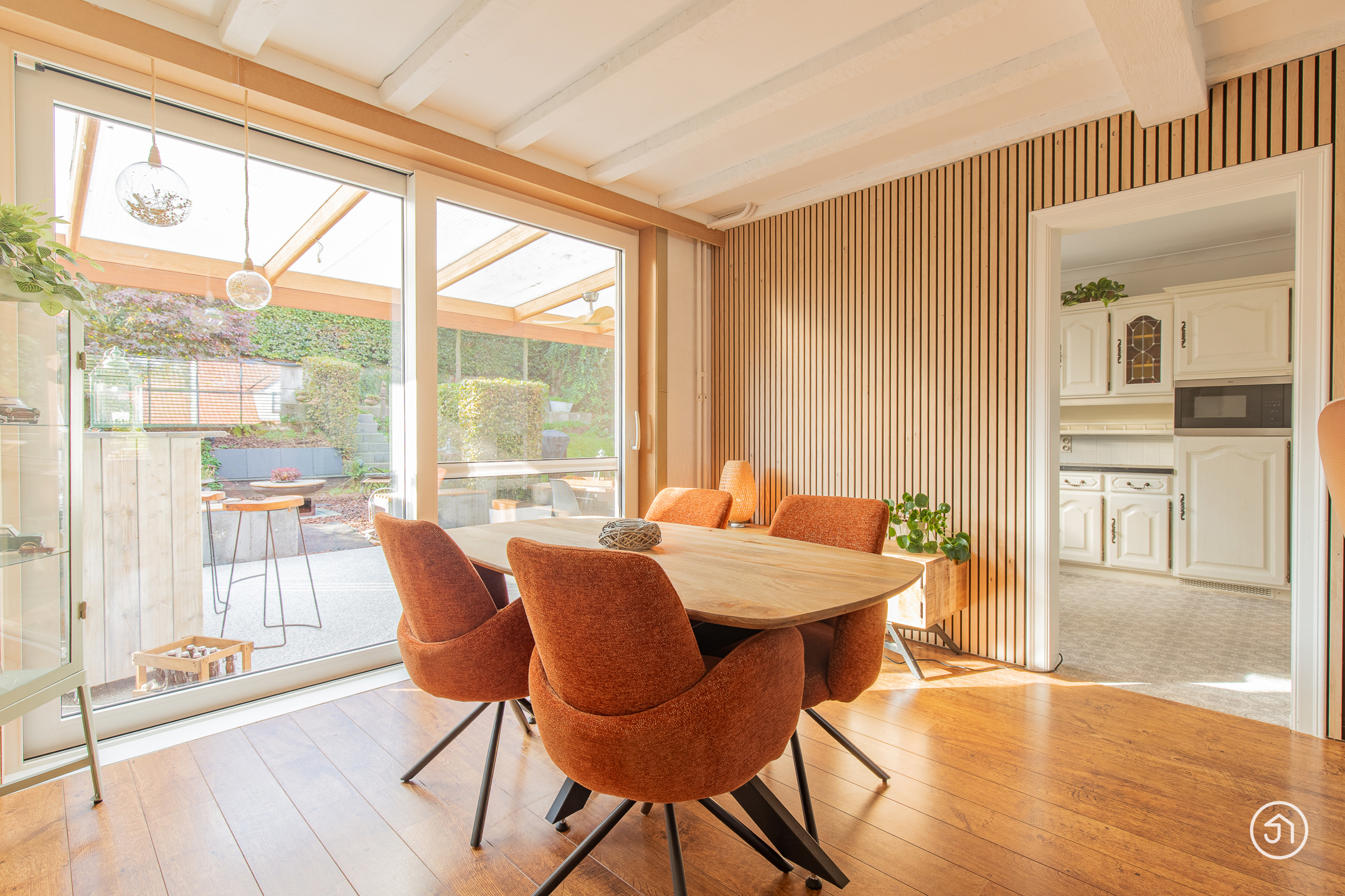 Halfopen bebouwing met 3 slaapkamers, garage en carport - foto 4