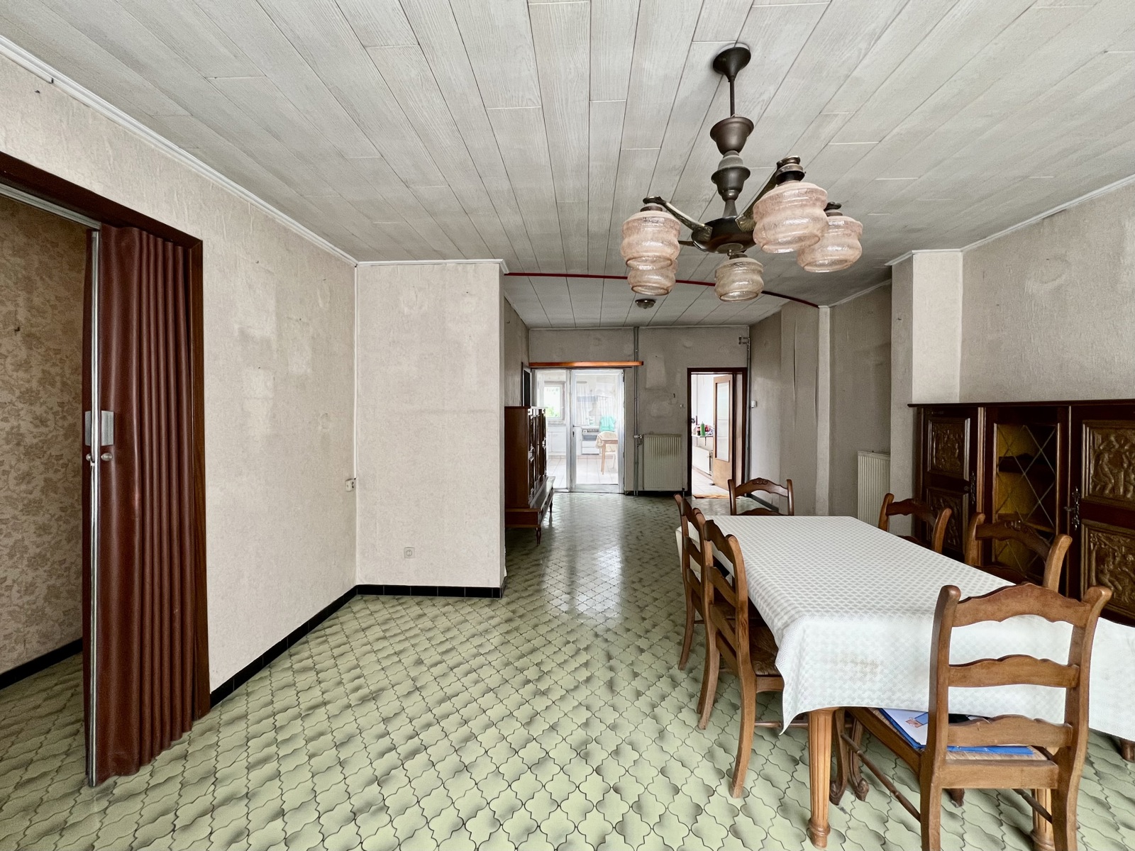 Ruime woning met grote tuin en garage met zeer goede ligging - foto 4
