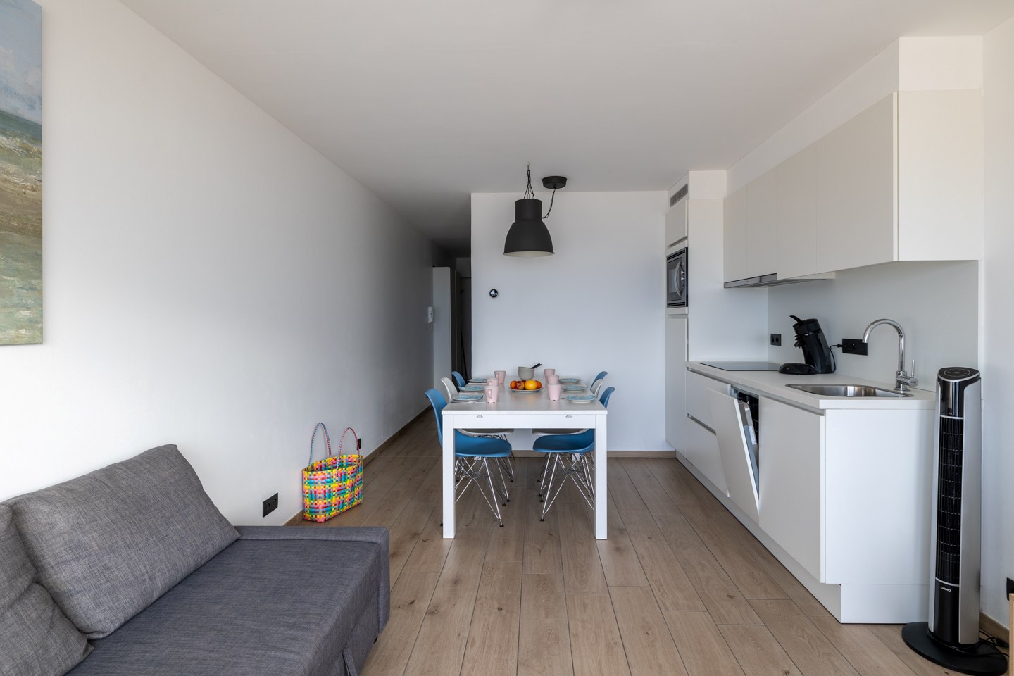 Prachtig frontaal zeezicht – volledig gerenoveerde studio op de zeedijk van Mariakerke - foto 5