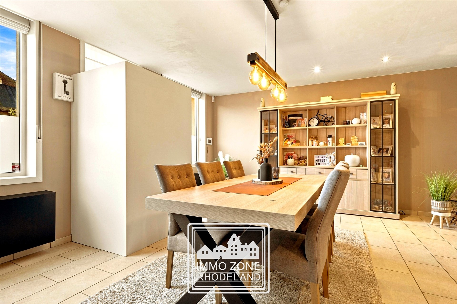 Knappe instapklare woning met 3 slpks, garage en mooie tuin  - foto 4