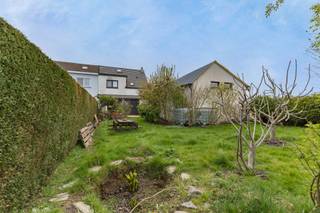 Immo Pické biedt U deze rustig en gunstig gelegen woning aan, nabij diverse winkels, openbaar vervoer en een belangrijke verbindingswegen. Deze...