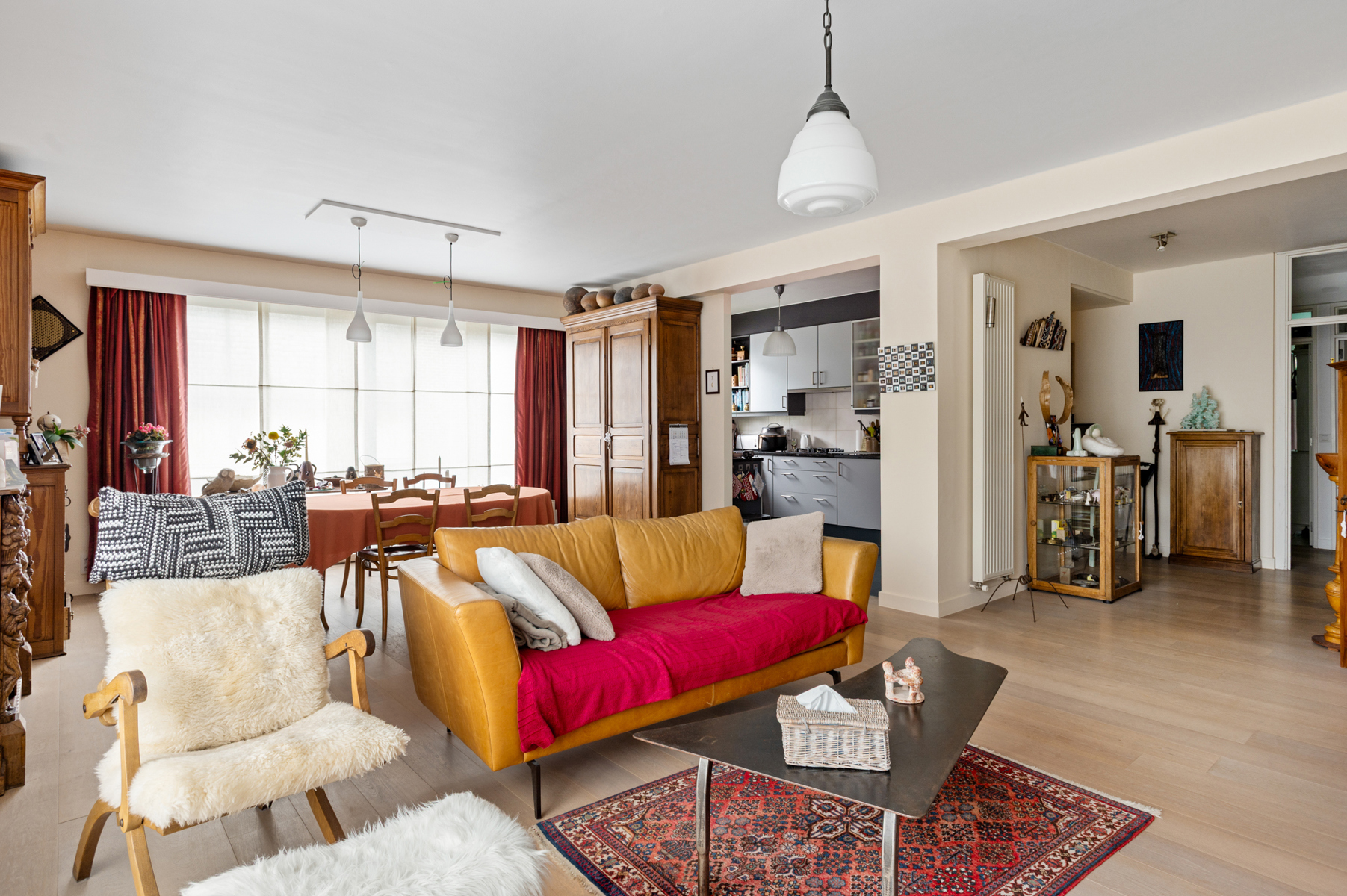Licht en ruim appartement met 3 slaapkamers en terras. - foto 3