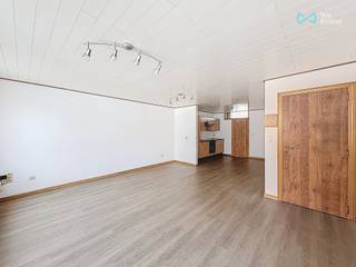 Lichtrijk duplexappartement met ruime slaapkamer – EPC CDuplexappartement op de 2e en 3e verdieping. Op de 2e verdieping bevindt zich een zeer ruime...