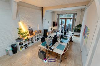 Ontdek deze lichte en veelzijdige werkruimte van 75 m², gelegen in een groene en rustige omgeving net buiten de Gentse ring. De ruimte bestaat uit...