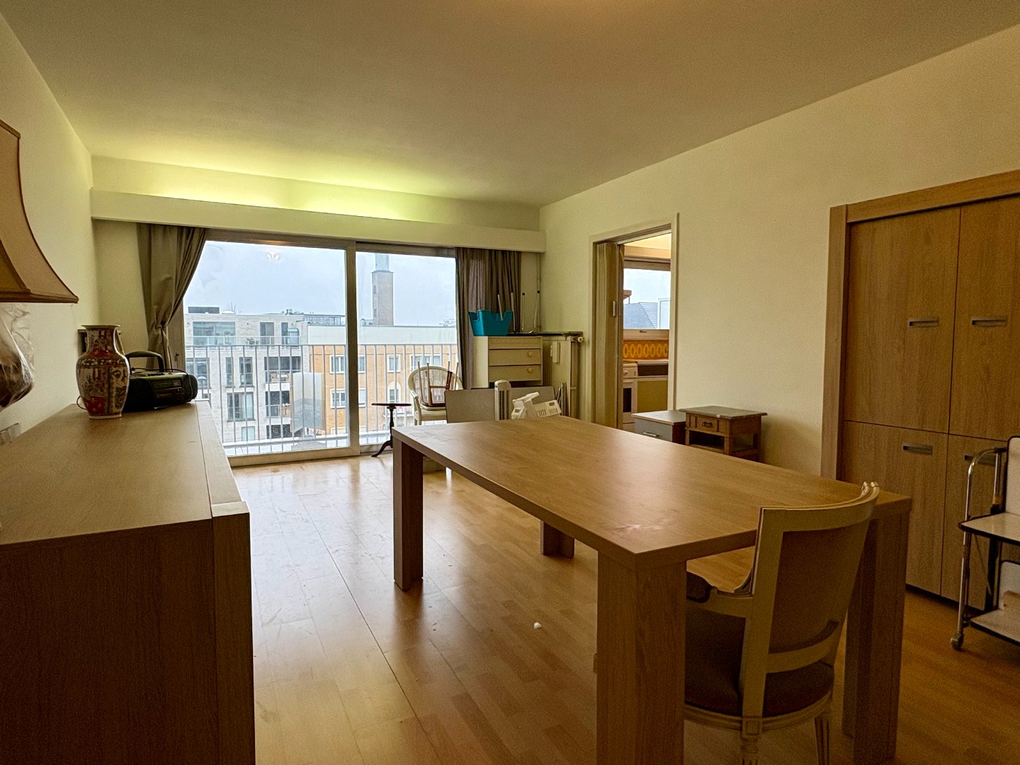 Appartement met 2 slaapkamers en staanplaats op de markt van Harelbeke - foto 3