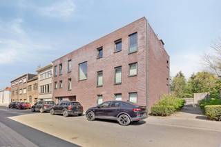 Immeuble récent à vendre dans sa totalité comprenant : 5 appartements de deux chambres (83m²) avec terrasse et un appartement d'une chambre...