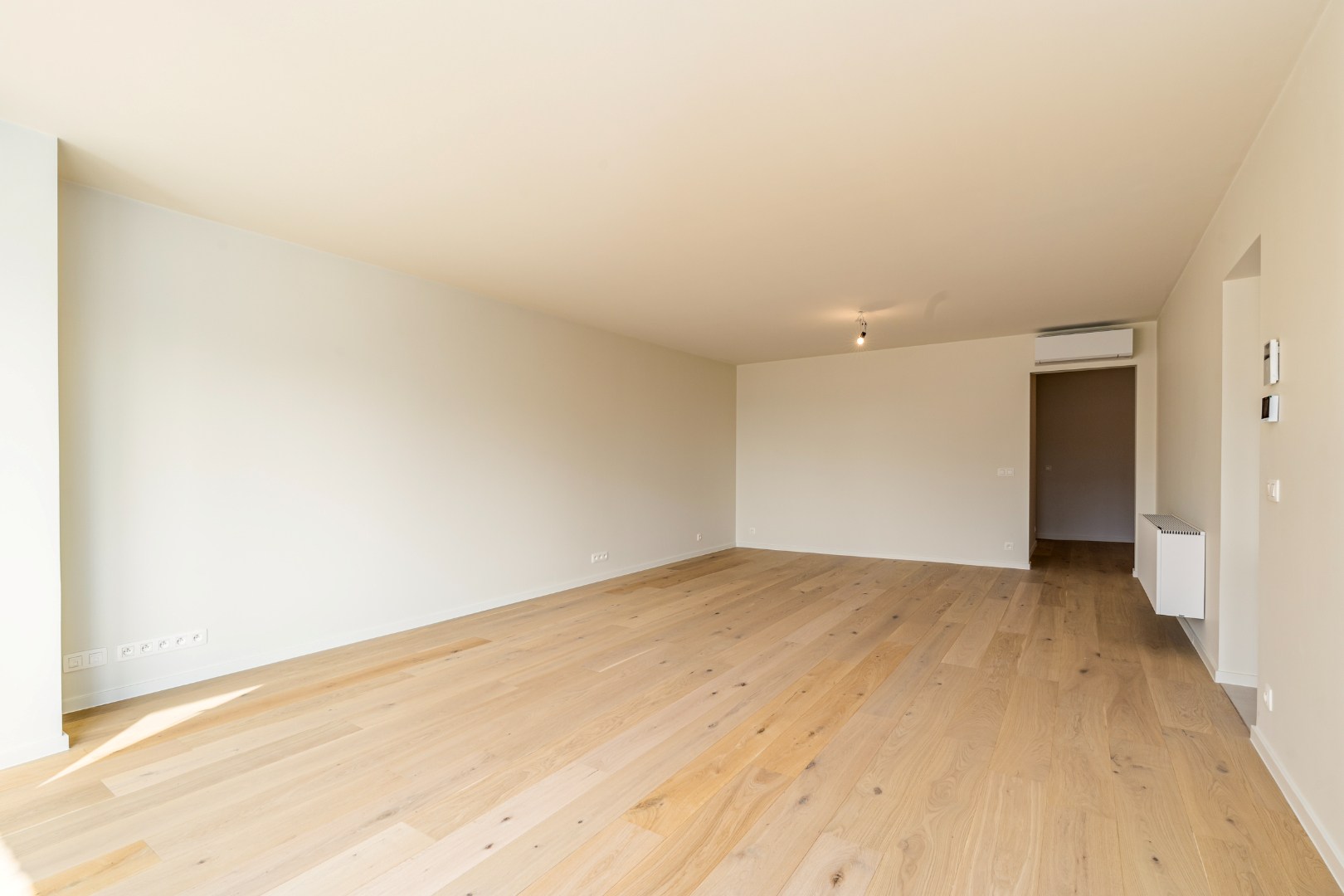 Appartement entièrement rénové avec vue dégagée et terrasses exceptionnelles dans un emplacement de premier choix à Heist. - photo 5