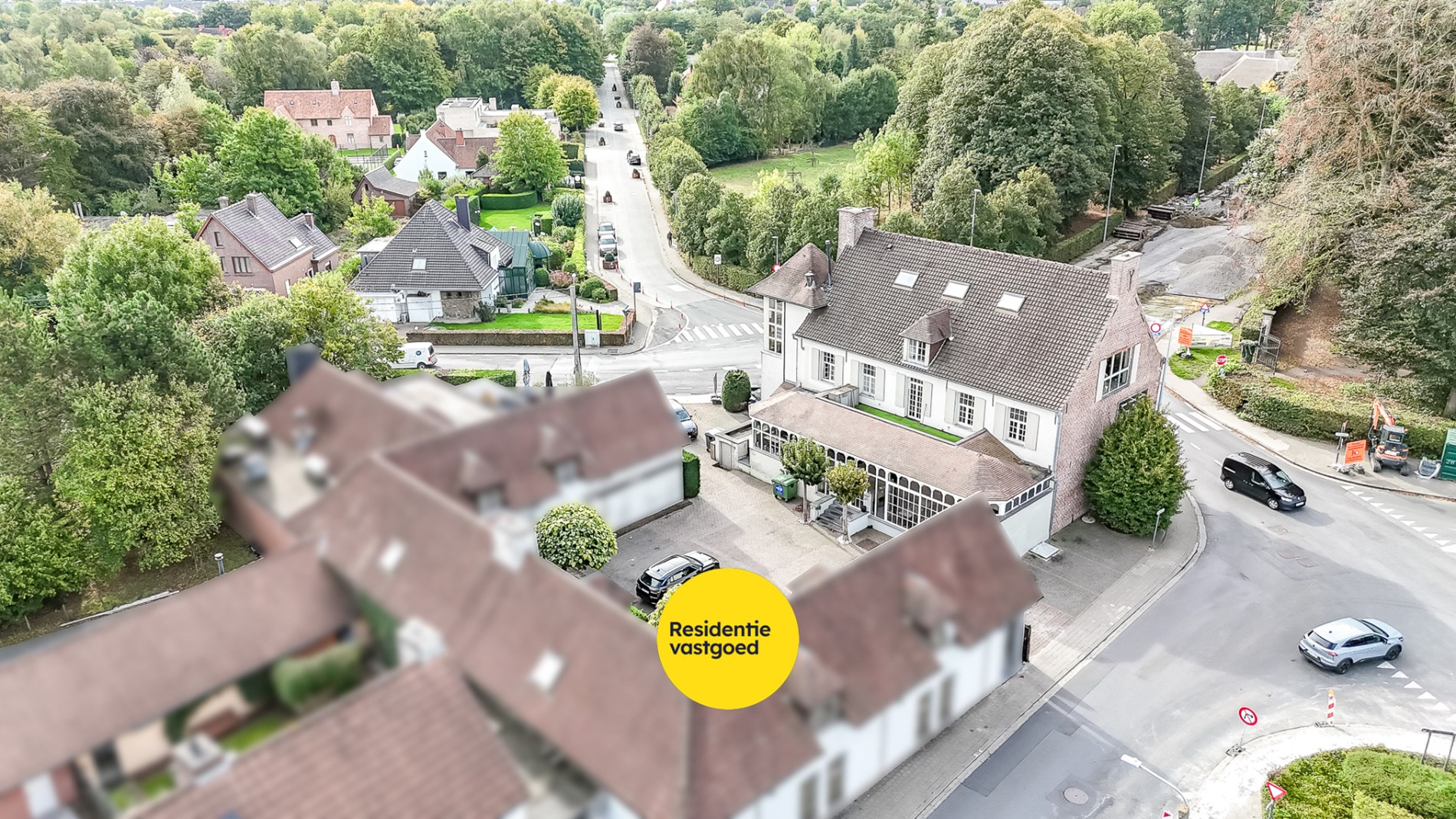 Multifunctionele eigendom met appartementen en handelszaken! - foto 4