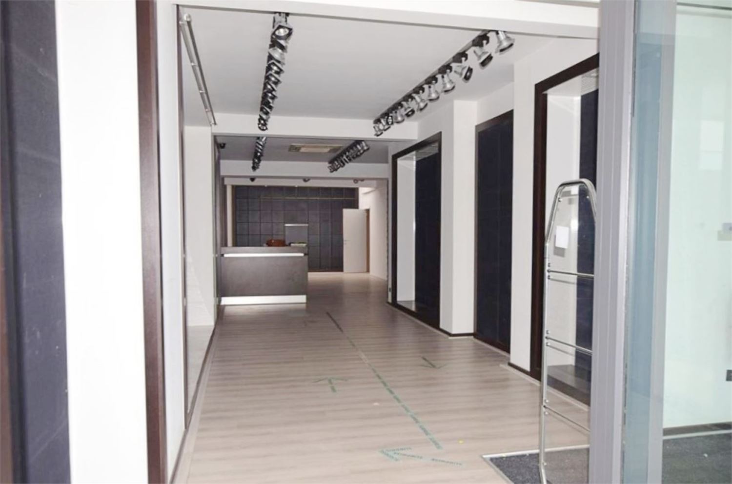 Commercial à louer à Hal - photo 4