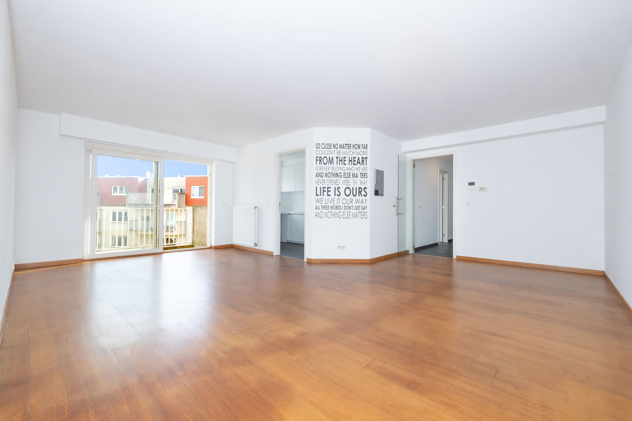 Mooi recent appartement met 2 slaapkamers en parking - foto 1