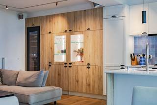 Gelegen nabij de Koningstuin en het Ter Kamerenbos, zal deze charmante en zeldzame achterwoning u betoveren met zijn discrete charme. Genesteld in...