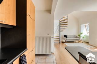 Instapklare en energiezuinige duplex met drie volwaardige slaapkamers, een ondergrondse garage en een EPC B-label.Deze stijlvolle duplex is ideaal...