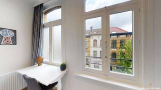 Ontdek deze instapklare en lichtrijke studentenkamer, gelegen op de tweede verdieping van een authentiek, kleinschalig gebouw met slechts...