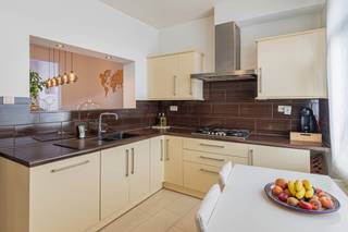 In Mechelen, within walking distance of both the train station and the vibrant city centre, you will find this move-in ready home with four...