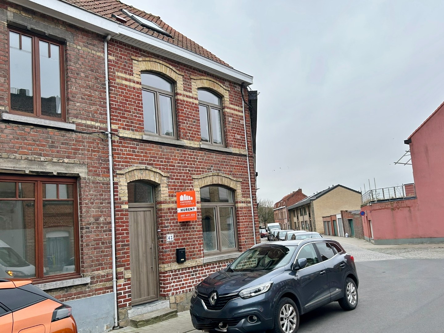 Vernieuwde energiezuinige rijwoning met zonnige stadstuin op centrale ligging. - foto 1