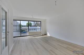 Recent gerenoveerd lichtrijk appartement met 2 slaapkamers op de eerste verdieping van Residentie Dennehof.Het appartement bestaat uit een ruime...