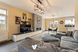 Instapklare HOB met 4 slaapkamers rustig gelegen op een perceel van 2a77ca te Leopoldsburg. Belangrijkste troeven:- Centrale ligging tussen de...