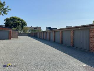 Op een vlot bereikbare locatie nabij het centrum van Aalst, ter hoogte van de Zavelbaan, worden meerdere gesloten garageboxen te koop aangeboden...