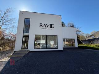 Instapklaar Handelswoning  met een totale oppervlakte van 500 m² te huur.Uitstekend gelegen langs de Genkersteenweg, met goede zichtbaarheid en een...