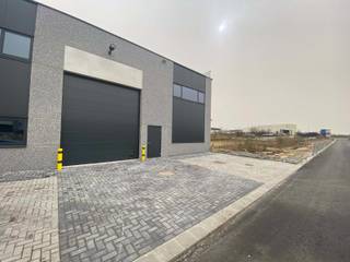 Nieuwe KMO-Unit te huur met een oppervlakte van 213 m2 gelegen aan de Bietenweg in Tienen met een prima verbinding naar de E40.Bent u op zoek naar...