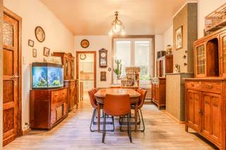 Welkom in de Thomas van Loostraat 28 te Oostende.Deze op te frissen beletage-woning vind je in de rustige Vuurtorenwijk, in de buurt van de Spuikom...