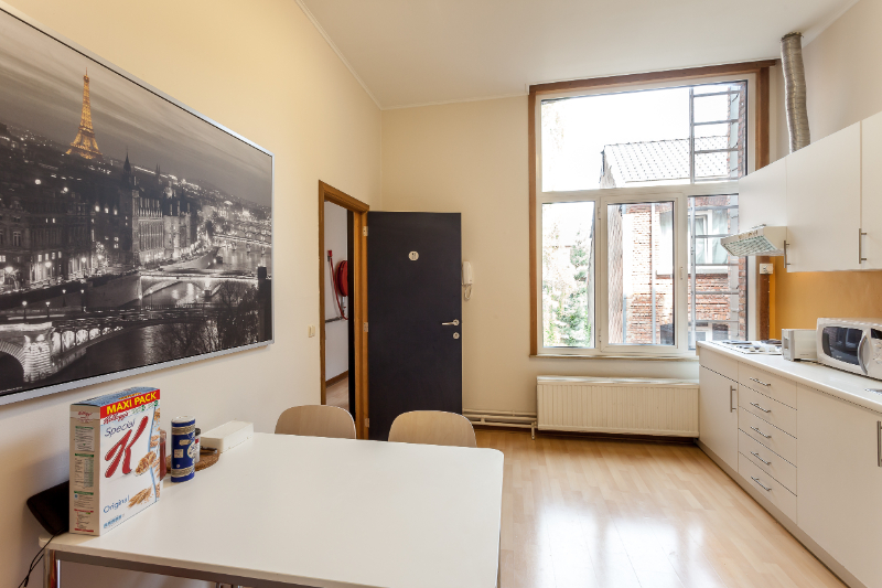 Ruime studentenkamer te huur met centrale locatie - foto 5