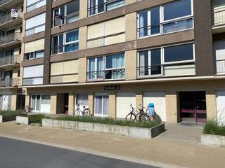 Ruime lichtrijke Studio, ideaal als voet aan de grond aan de kust, op 100m van tramhalte, 300m van het centrum en Zeedijk. Ruime openbare parking voor de deur<br />Instapklaar