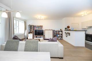 Quartier Marcel Thiry, bel appartement au rez-de-chaussée de ± 98m² habitable, composé d'un hall d'entrée de ± 6m², d'un beau living de ±...