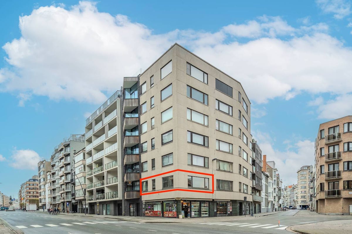 Lichtrijk 2-slaapkamer hoekappartement te koop te Oostende - foto 1